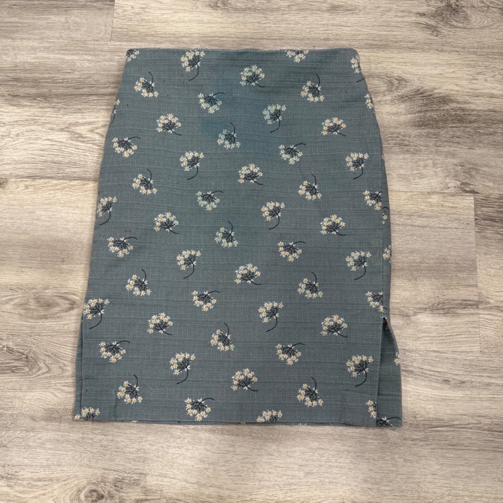 LOFT Outlet Blue Gray Floral Textured Pencil Skirt Size 2 Mini Straight Back Zip